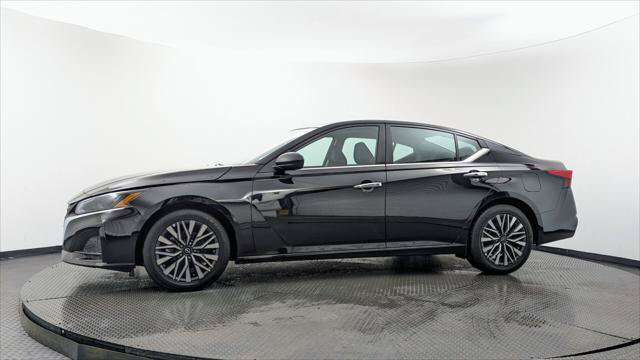 Used 2025 Nissan Altima 2.5 SV FWD image 3
