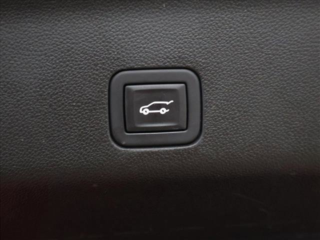 Used 2023 GMC Yukon Denali image 7