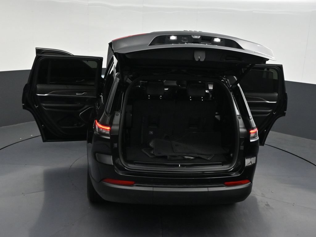Used 2025 Jeep Grand Cherokee L Limited w/ Luxury Tech Group II RWD image 36