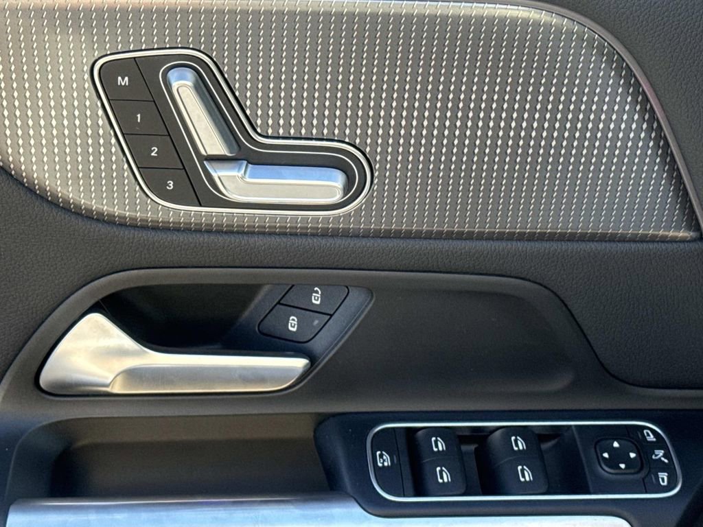 Used 2022 Mercedes-Benz EQB 350 4MATIC image 20