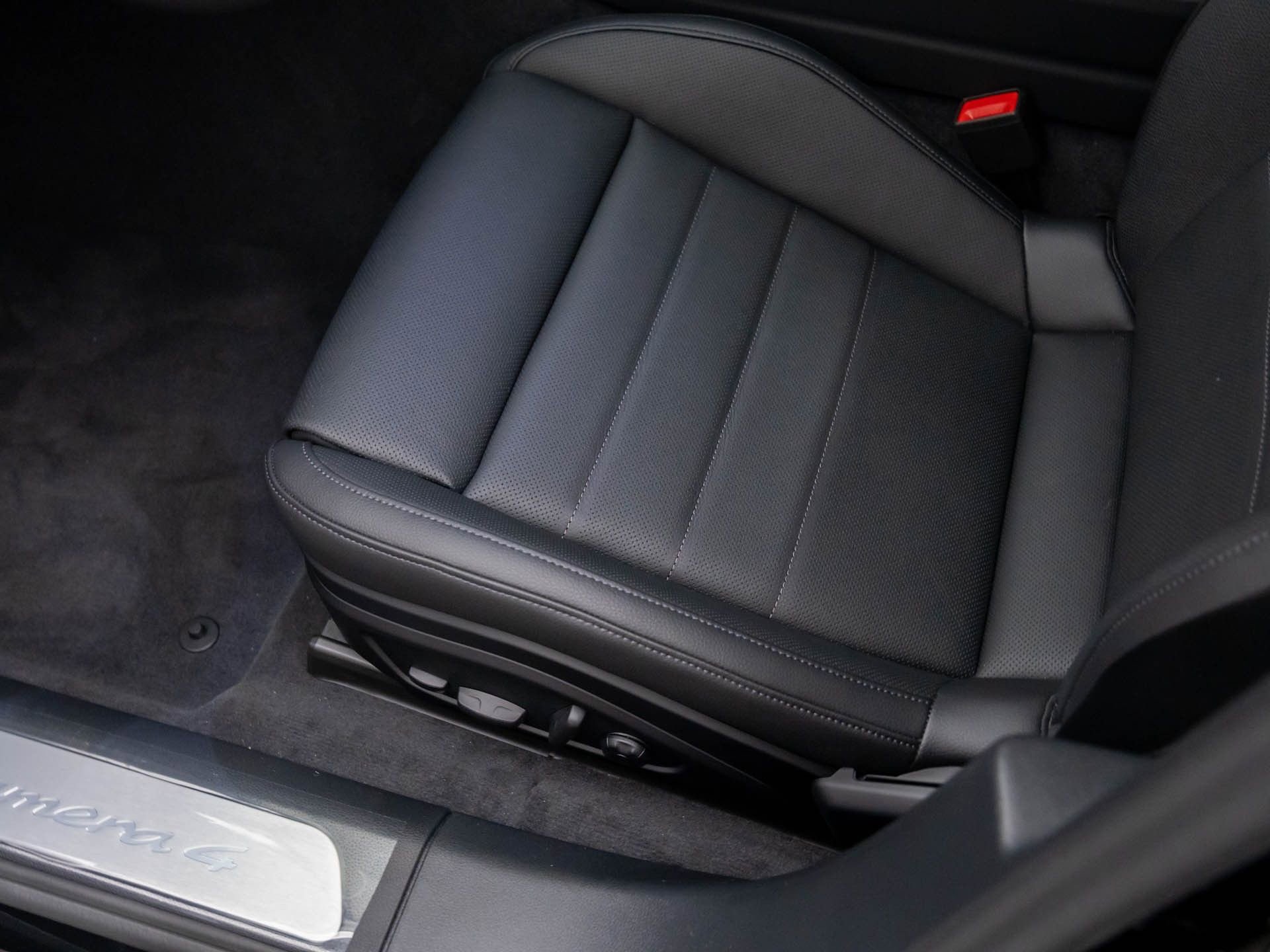 New 2026 Porsche Panamera 4 AWD/4WD image 17