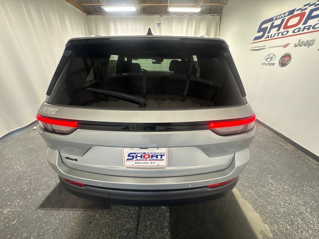 New 2026 Jeep Grand Cherokee Limited w/ Limited Altitude Package AWD/4WD image 8