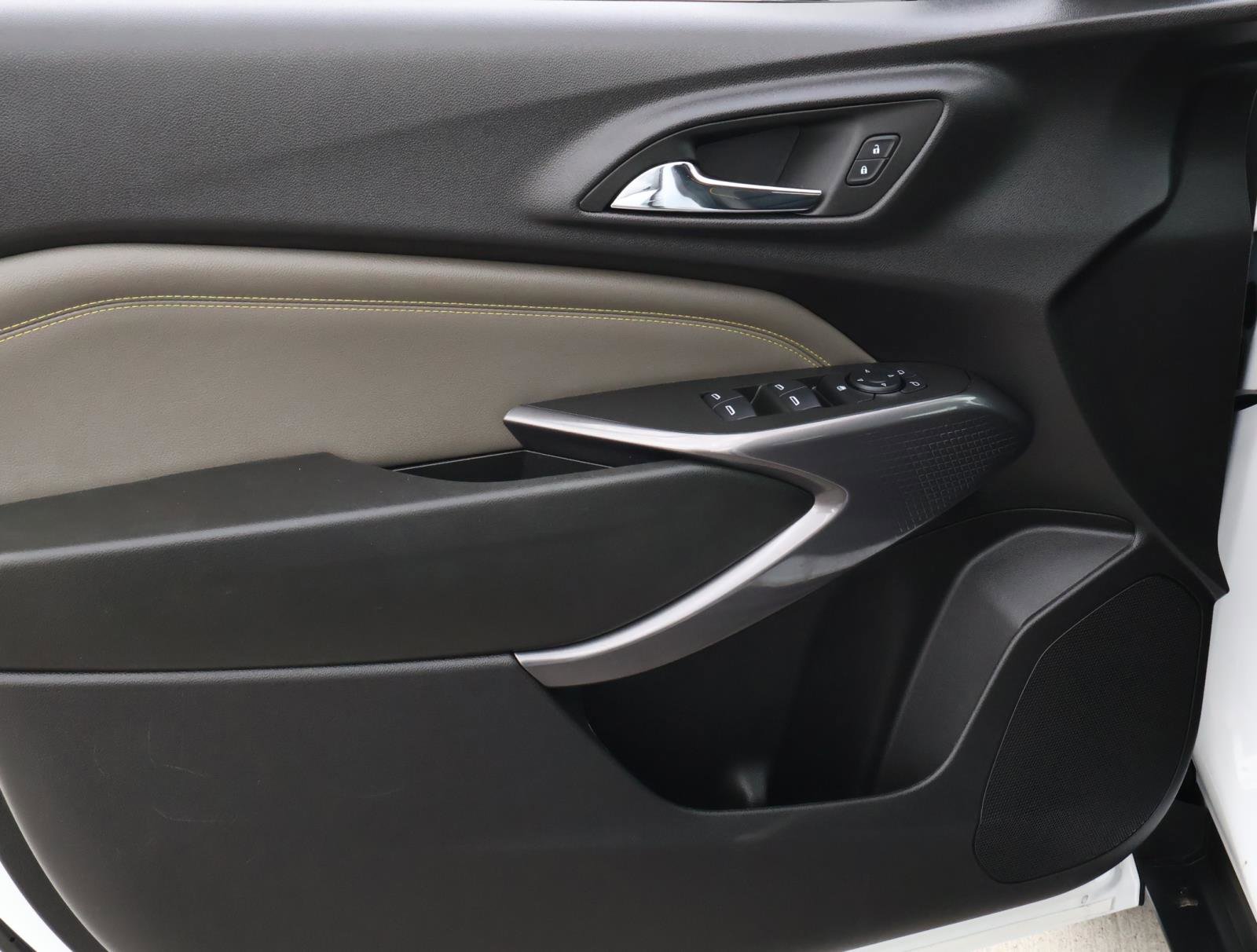 Used 2025 Chevrolet Trax ACTIV image 16