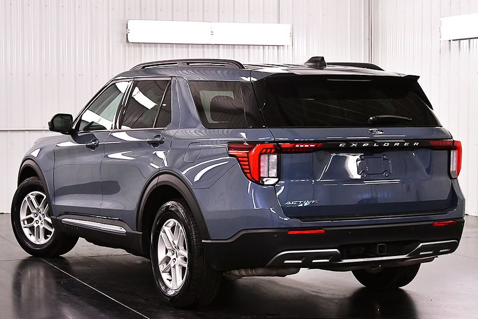 Used 2025 Ford Explorer Active w/ Active Comfort Package RWD image 5
