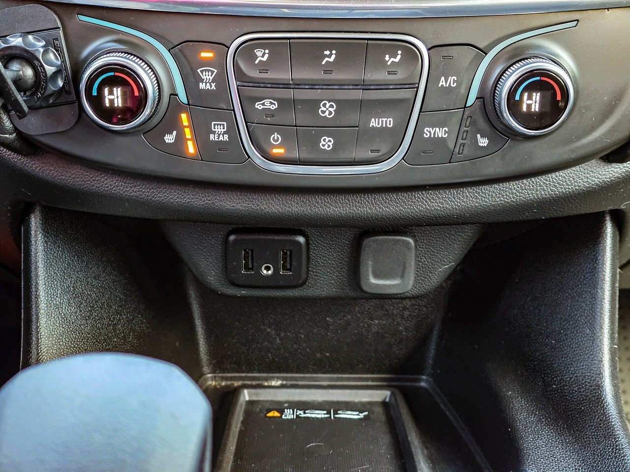 Certified 2023 Chevrolet Traverse LT w/ Rear Camera Mirror Package image 17