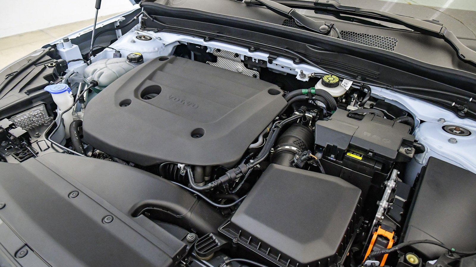 Certified 2025 Volvo XC40 B5 Ultra w/ Climate Package image 29