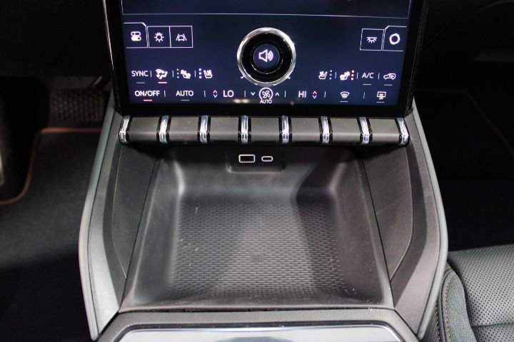 New 2026 GMC Terrain AT4 w/ Convenience Package III image 29
