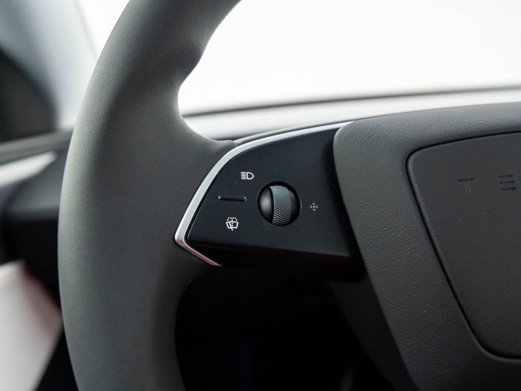 Used 2026 Tesla Model Y 2WD image 26