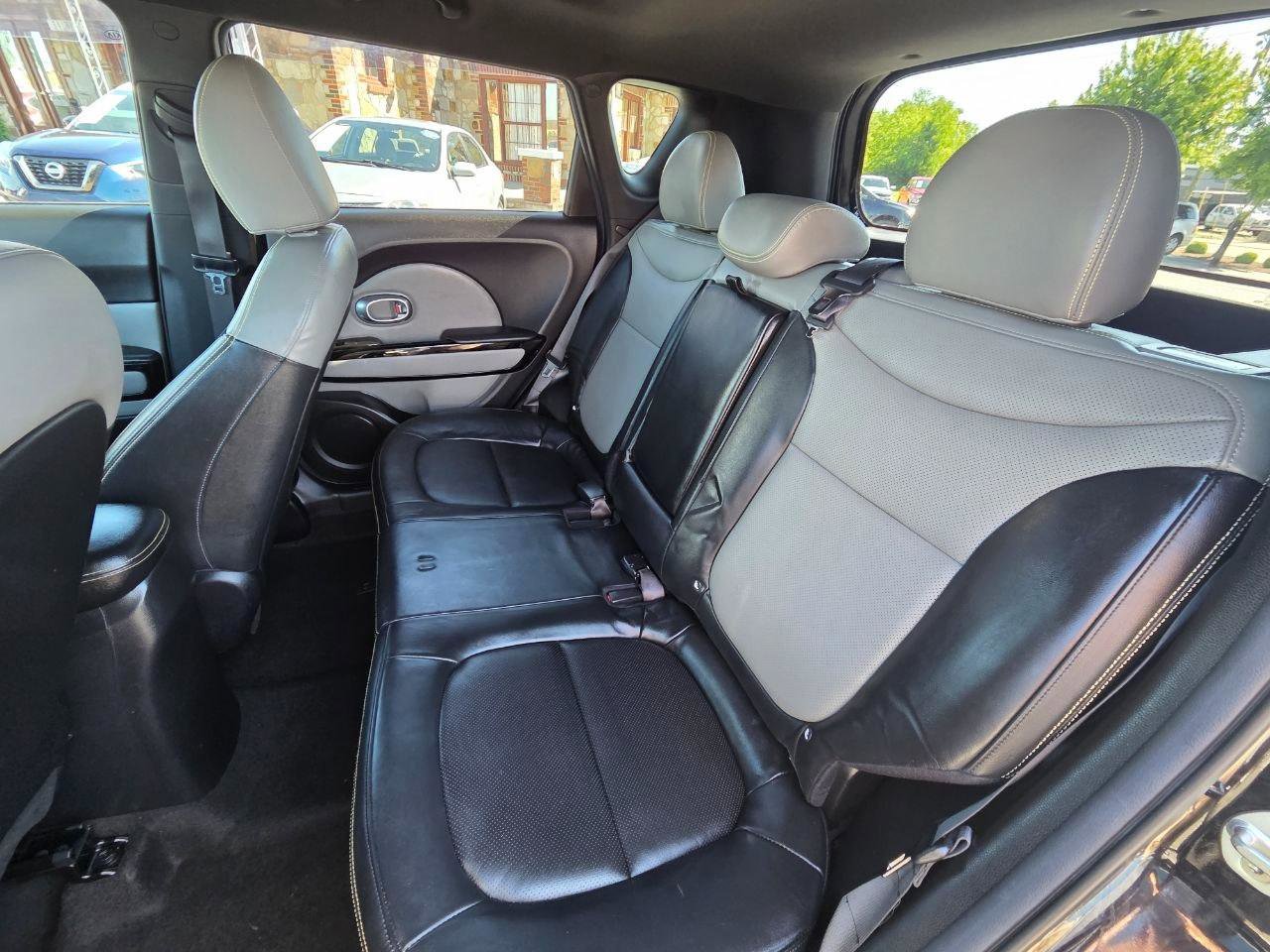 Used 2015 Kia Soul + w/ Primo Package FWD image 14