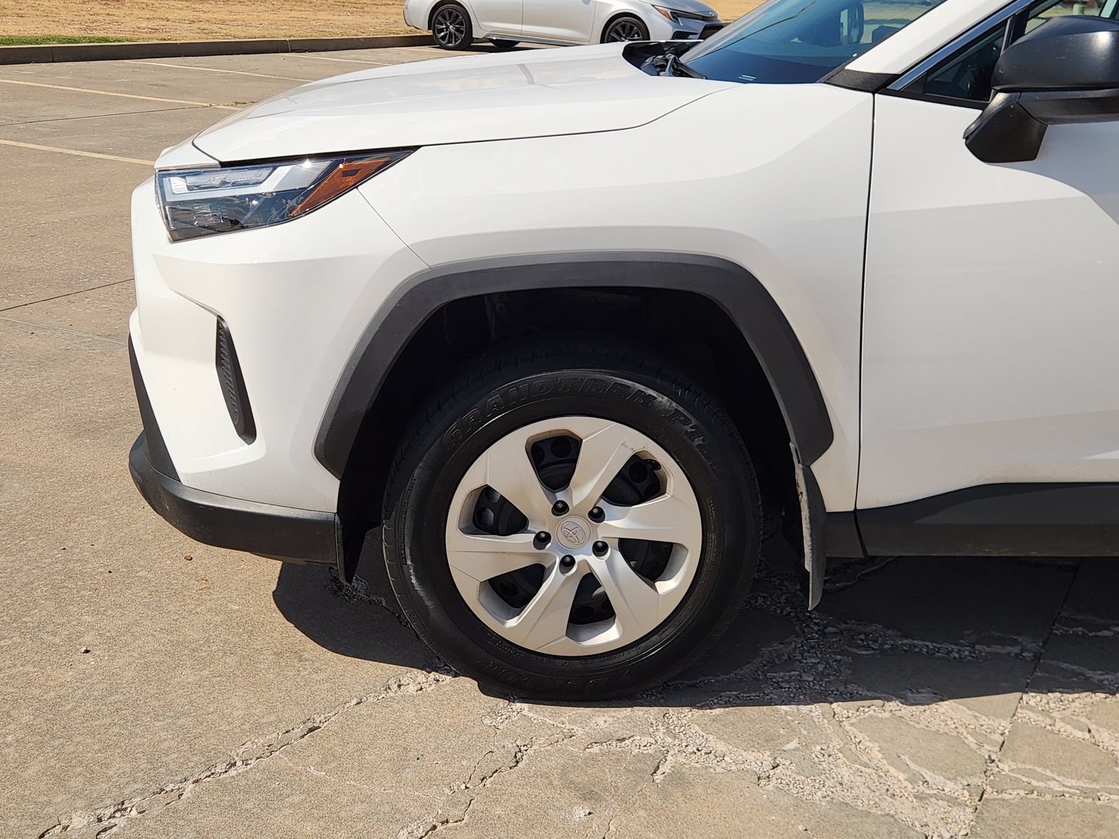 Used 2024 Toyota RAV4 LE FWD image 9