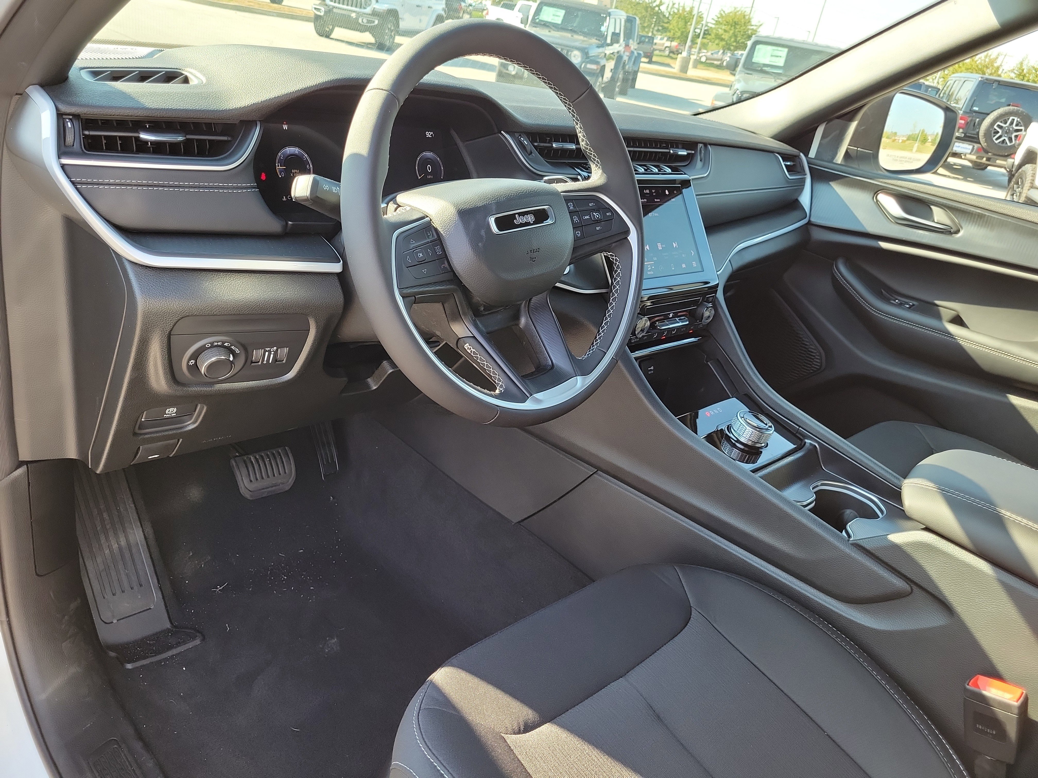 New 2025 Jeep Grand Cherokee Laredo X image 18