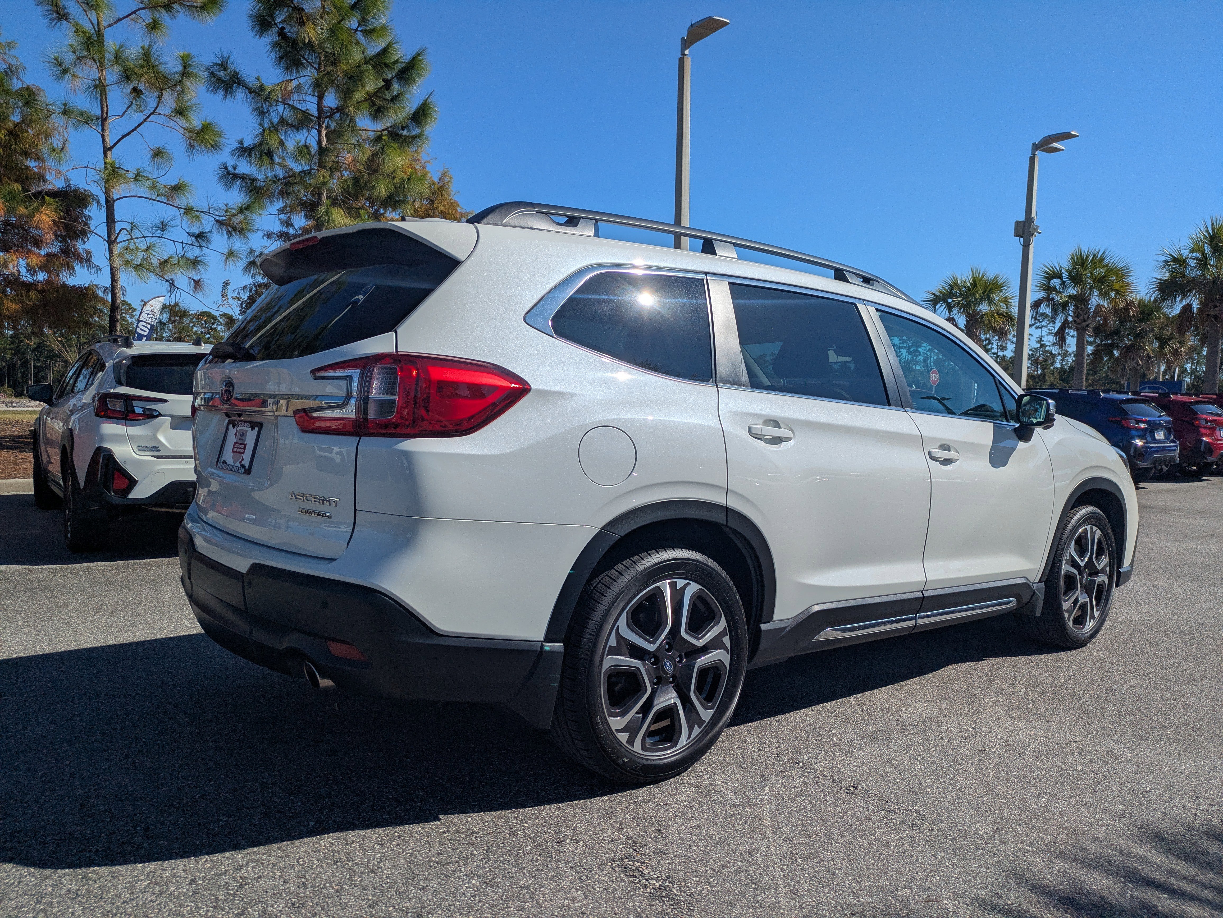 Certified 2023 Subaru Ascent Limited w/ Technology Package image 4