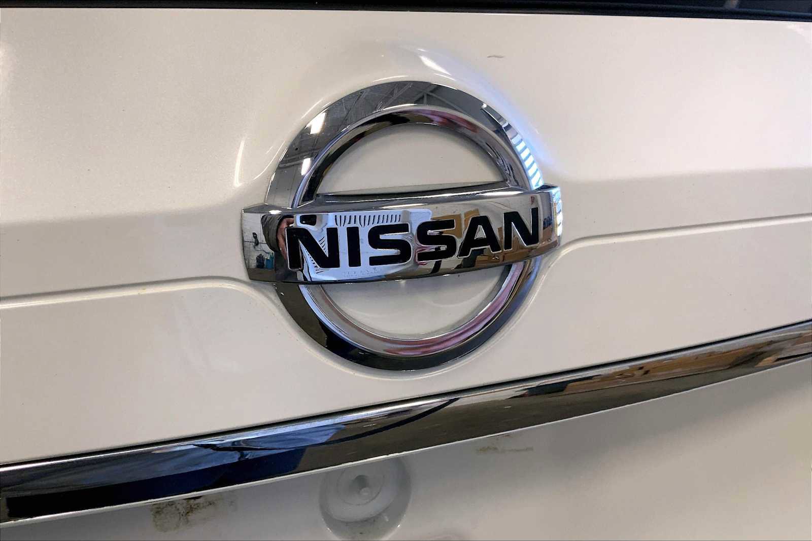 Used 2016 Nissan Rogue SL w/ SL Premium Package image 32