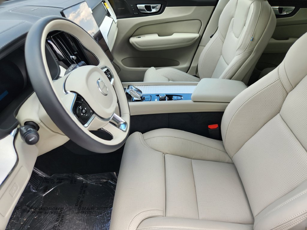 New 2026 Volvo XC60 B5 Ultra w/ Climate Package AWD/4WD image 4