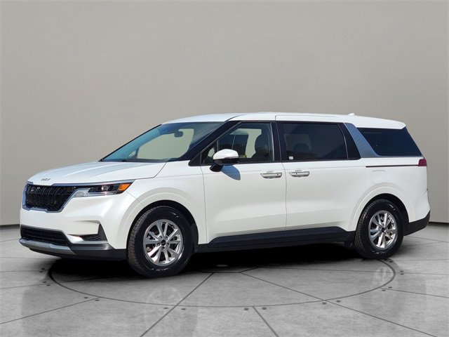 Used 2023 Kia Carnival LX image 3
