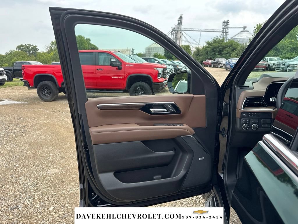Used 2026 Chevrolet Suburban High Country w/ Sun And Tow Package AWD/4WD image 17