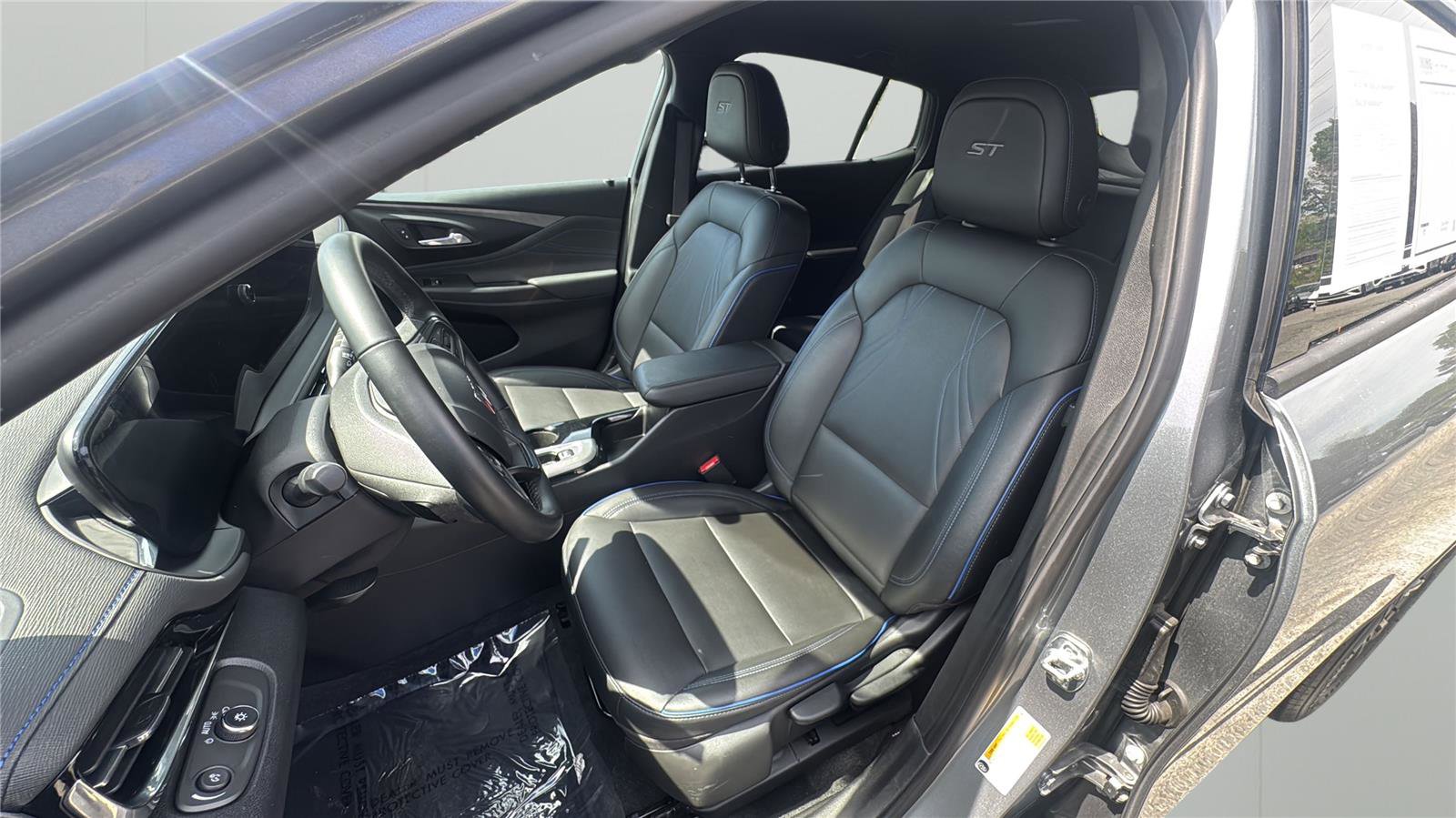 Used 2025 Buick Envista Sport Touring FWD image 10
