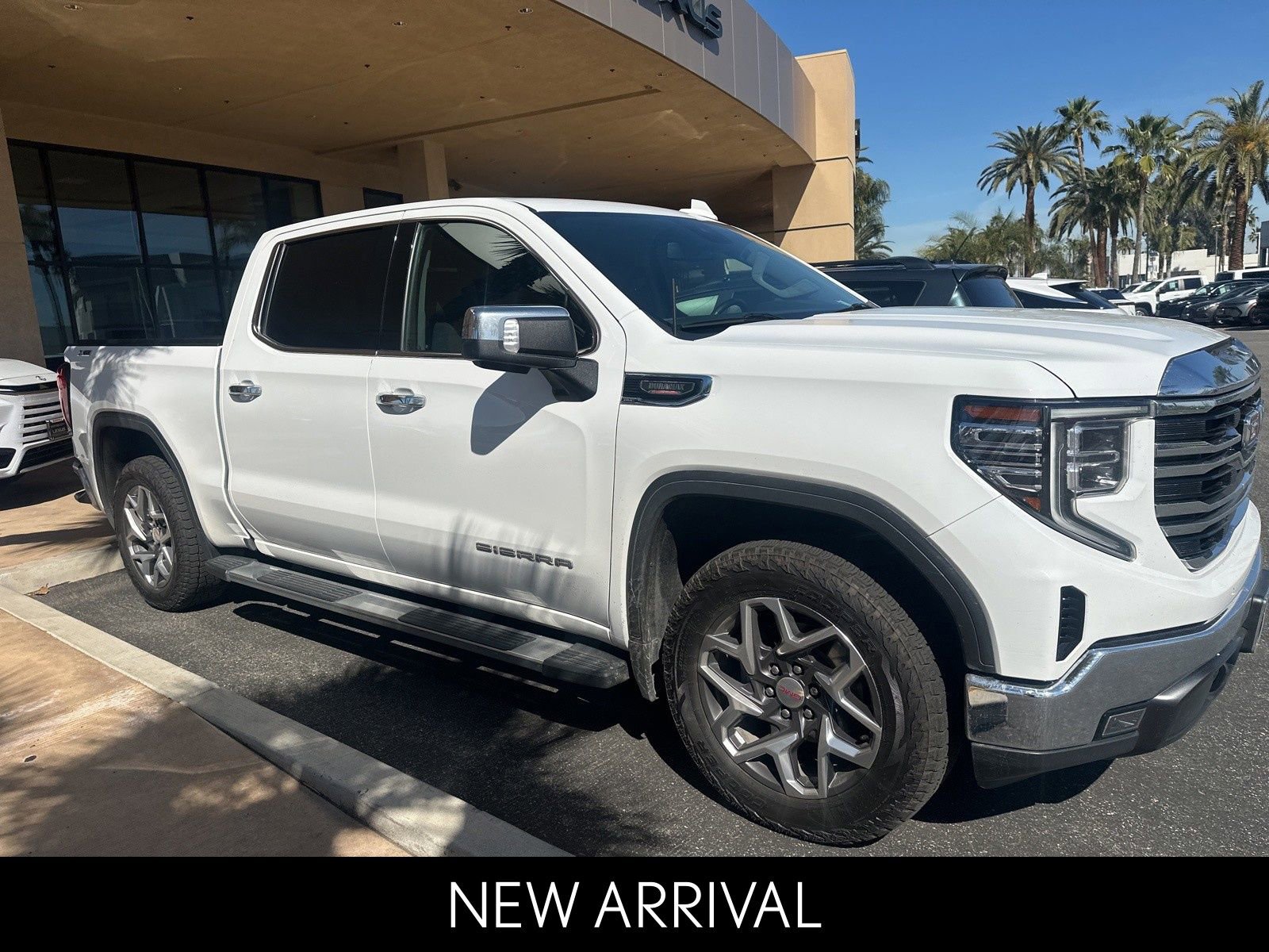 Used 2024 GMC Sierra 1500 SLT w/ SLT Premium Package image 2