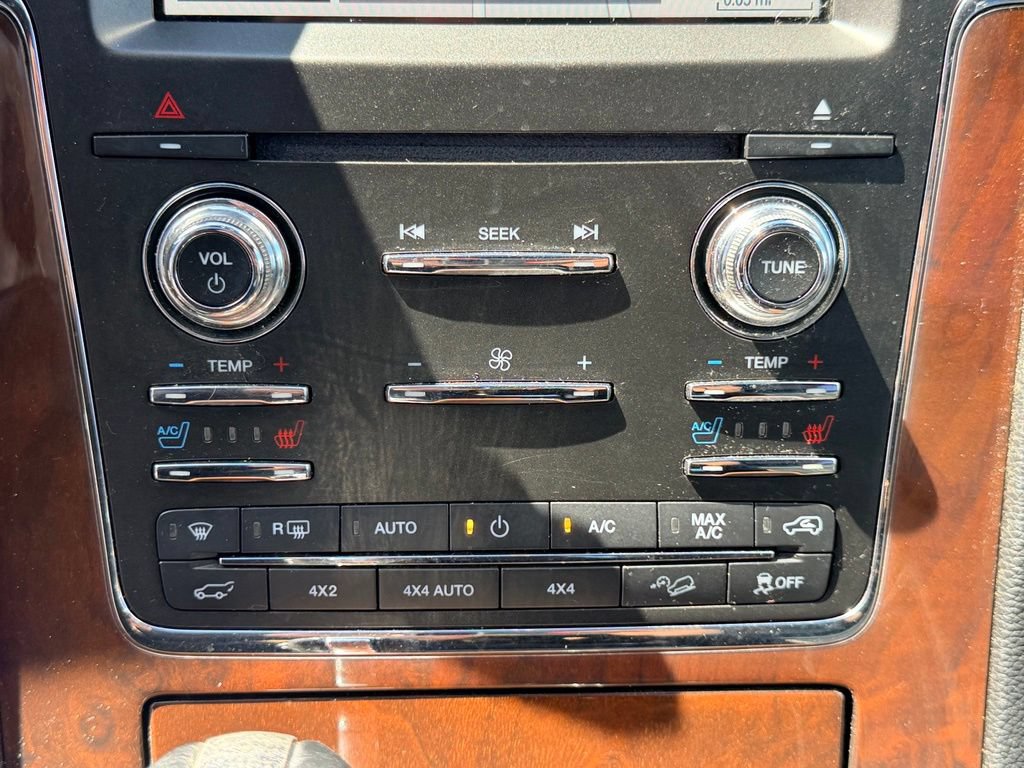 Used 2016 Lincoln Navigator Select AWD/4WD image 14
