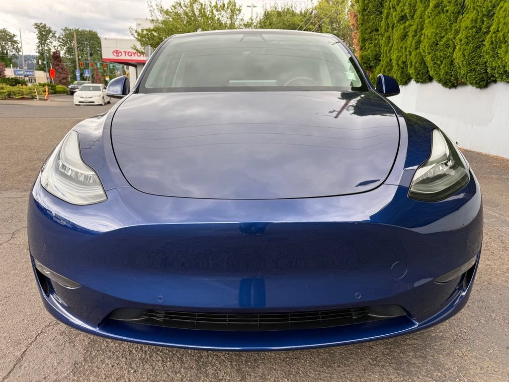 Used 2022 Tesla Model Y Long Range AWD/4WD image 3