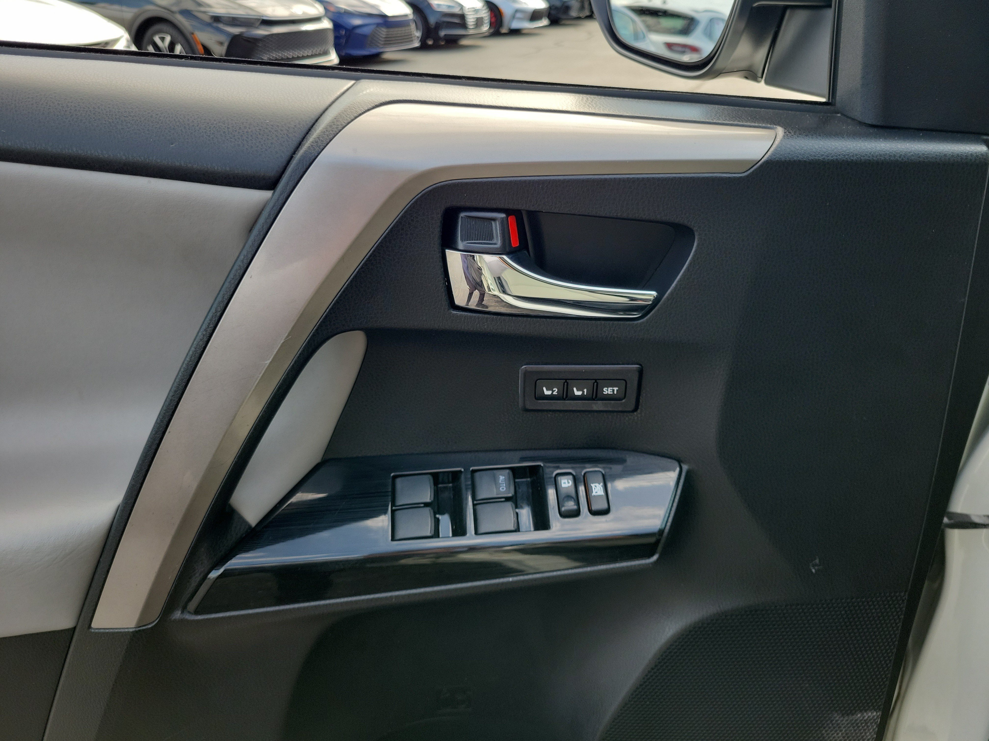 Used 2018 Toyota RAV4 Limited w/ Advanced Technology Package AWD/4WD image 17
