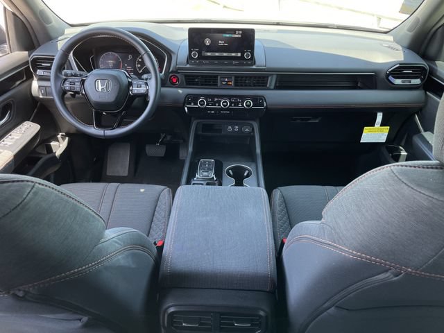 Certified 2025 Honda Pilot Sport image 11