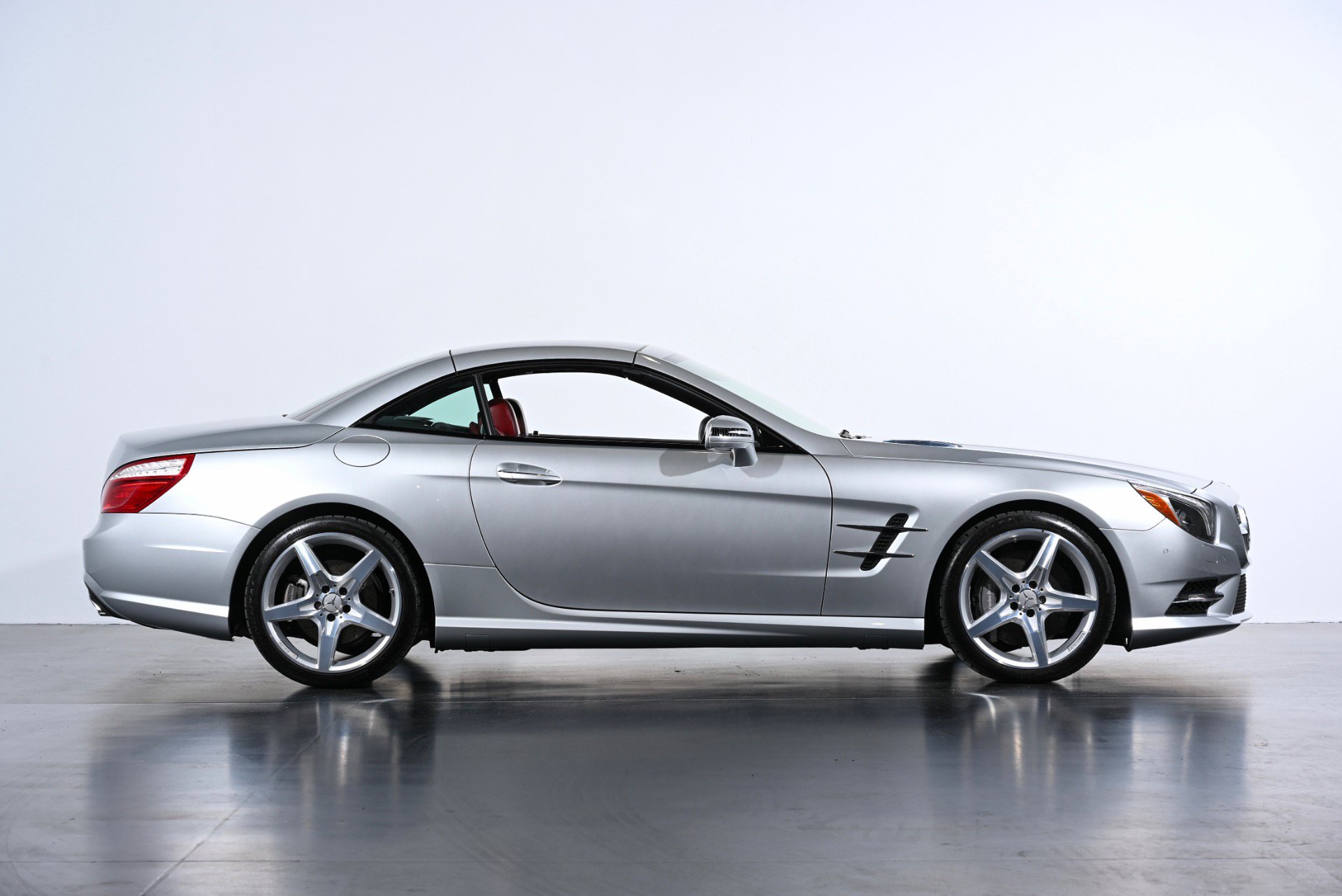 Used 2014 Mercedes-Benz SL 550 image 25