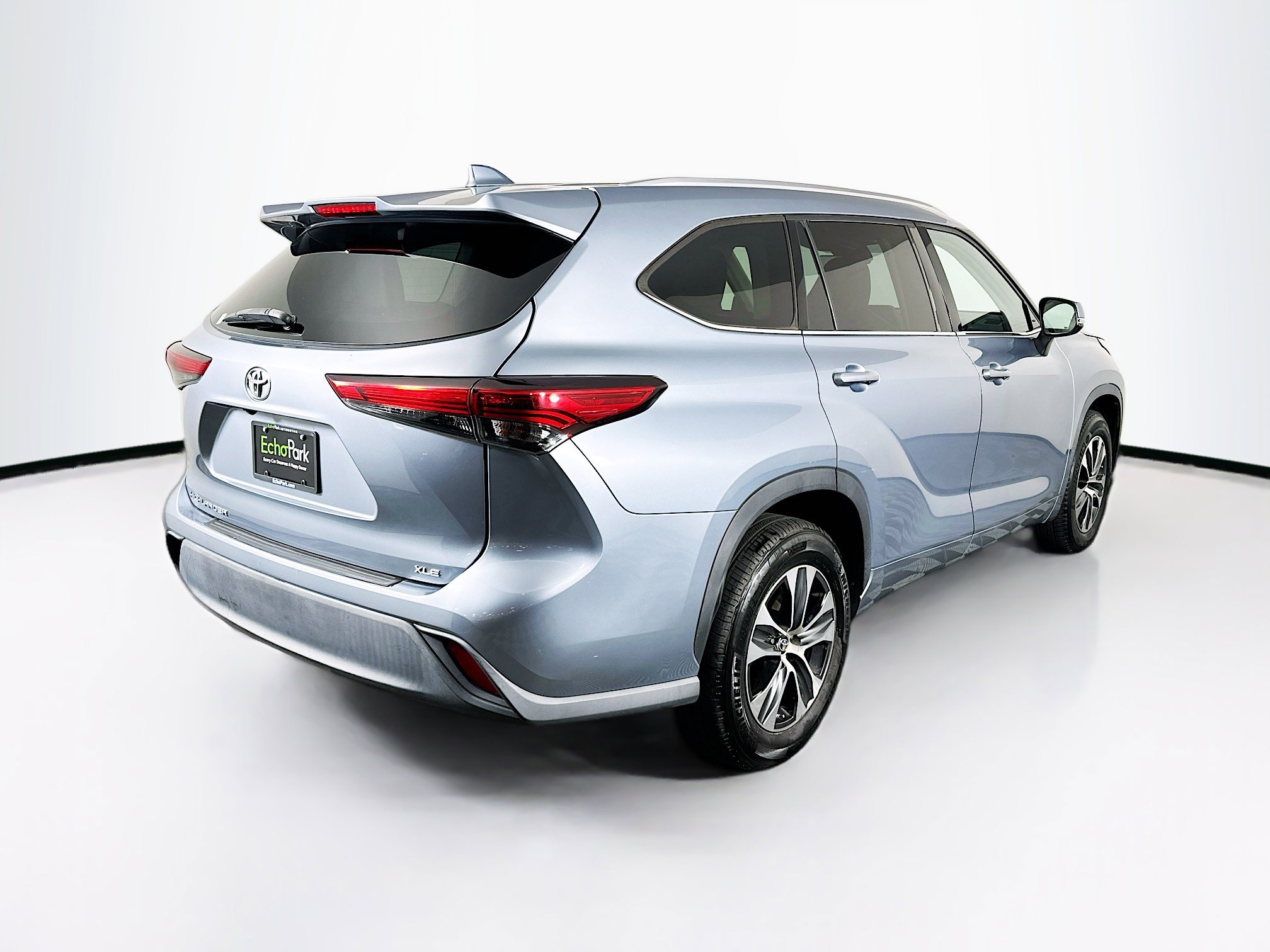 Used 2020 Toyota Highlander XLE FWD image 9
