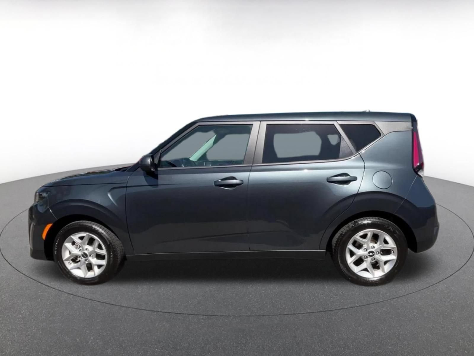 Used 2025 Kia Soul LX w/ LX Technology Package FWD image 9
