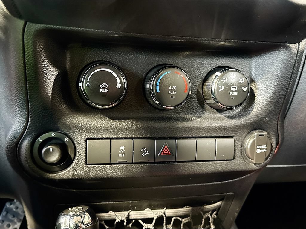 Used 2012 Jeep Wrangler Unlimited Sport AWD/4WD image 20