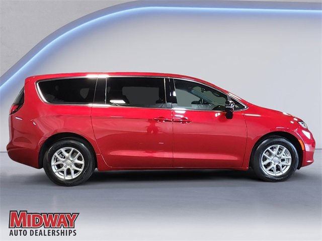 New 2026 Chrysler Pacifica Select image 6