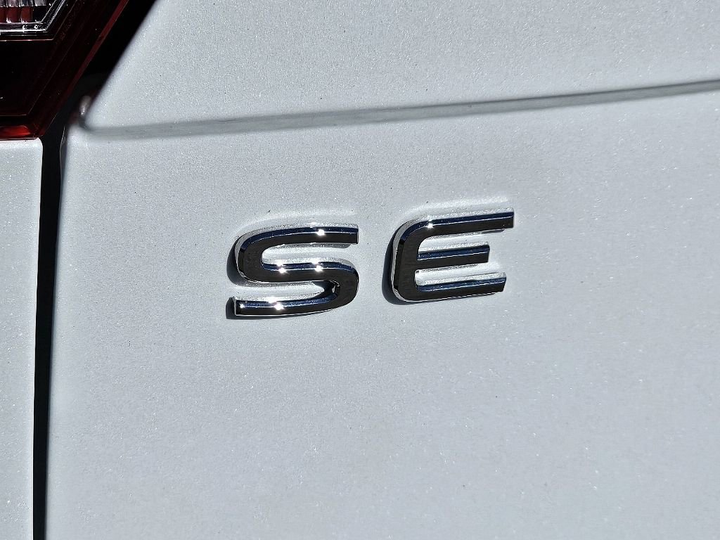 Used 2024 Volkswagen Tiguan SE R-Line image 14