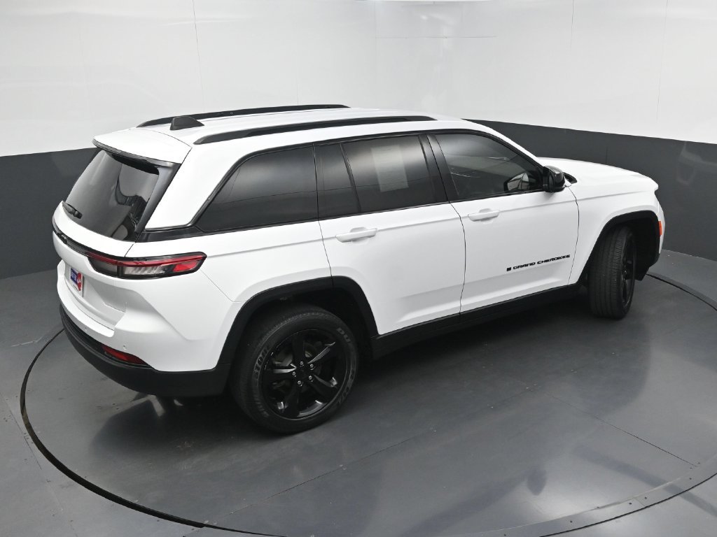 Used 2023 Jeep Grand Cherokee Altitude RWD image 36