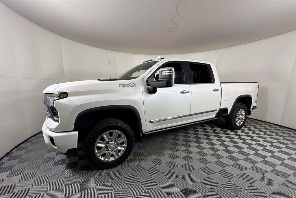 Used 2024 Chevrolet Silverado 3500 High Country w/ High Country Premium Package image 2