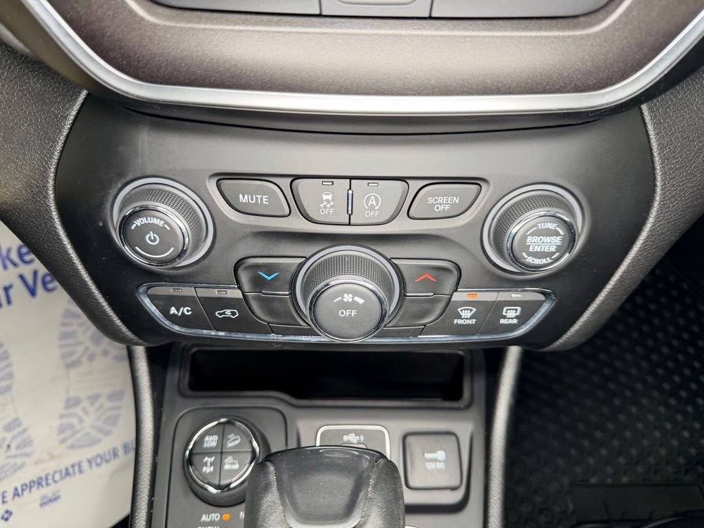 Used 2020 Jeep Cherokee Trailhawk w/ Cold Weather Group AWD/4WD image 13