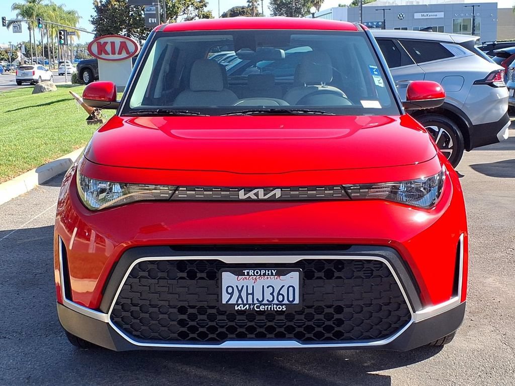 Certified 2025 Kia Soul LX w/ LX Technology Package FWD image 7
