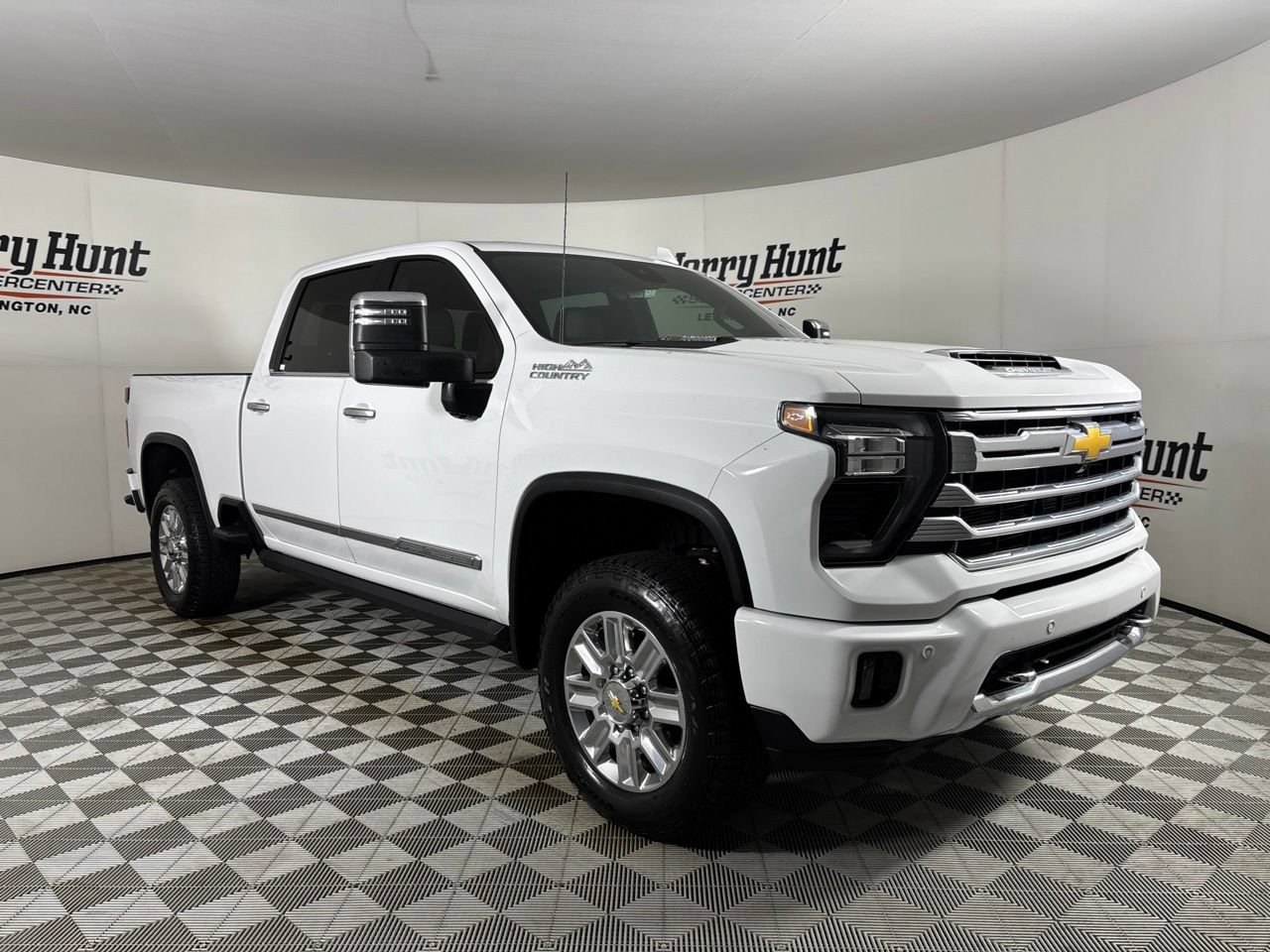 Used 2025 Chevrolet Silverado 3500 High Country w/ Technology Package AWD/4WD image 3