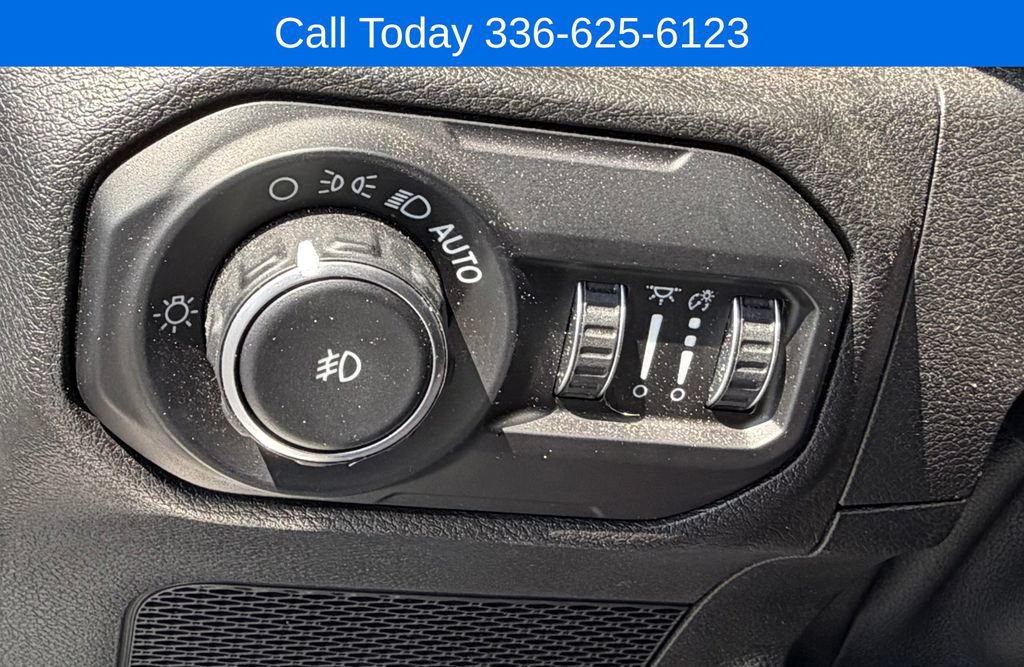 Used 2020 Jeep Wrangler Unlimited Sahara AWD/4WD image 19