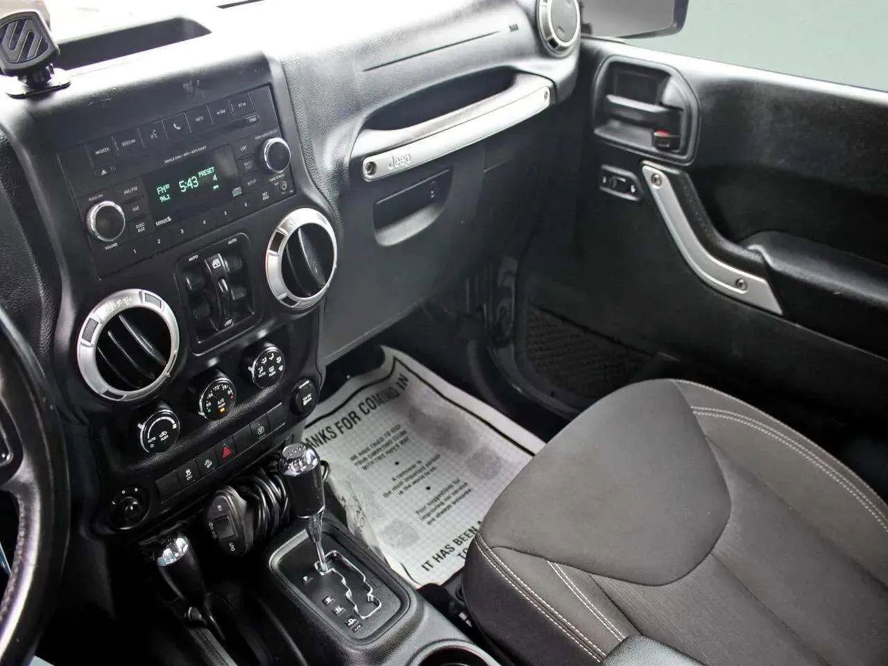 Used 2016 Jeep Wrangler Unlimited Rubicon w/ Connectivity Group image 15