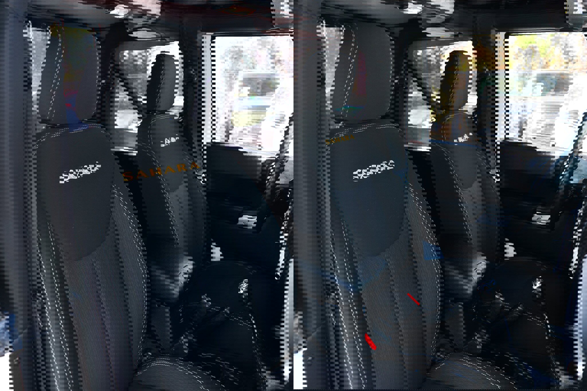 Used 2015 Jeep Wrangler Sahara w/ Connectivity Group image 11