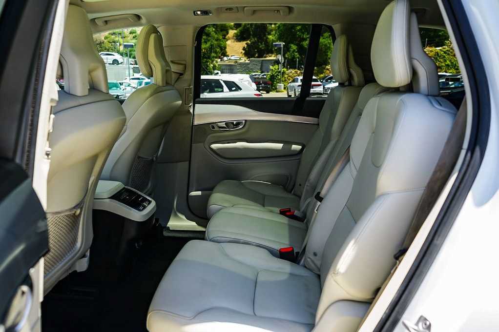 Used 2018 Volvo XC90 T6 Momentum w/ Convenience Package AWD/4WD image 18