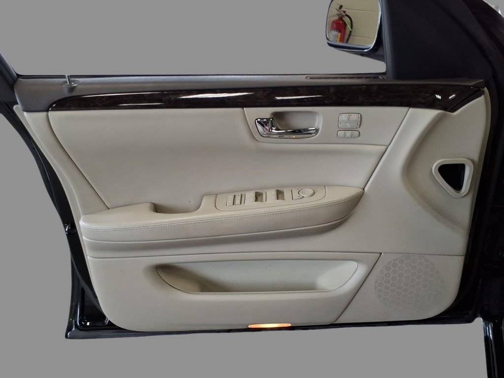 Used 2008 Cadillac DTS w/ Sun And Sound Package FWD image 11