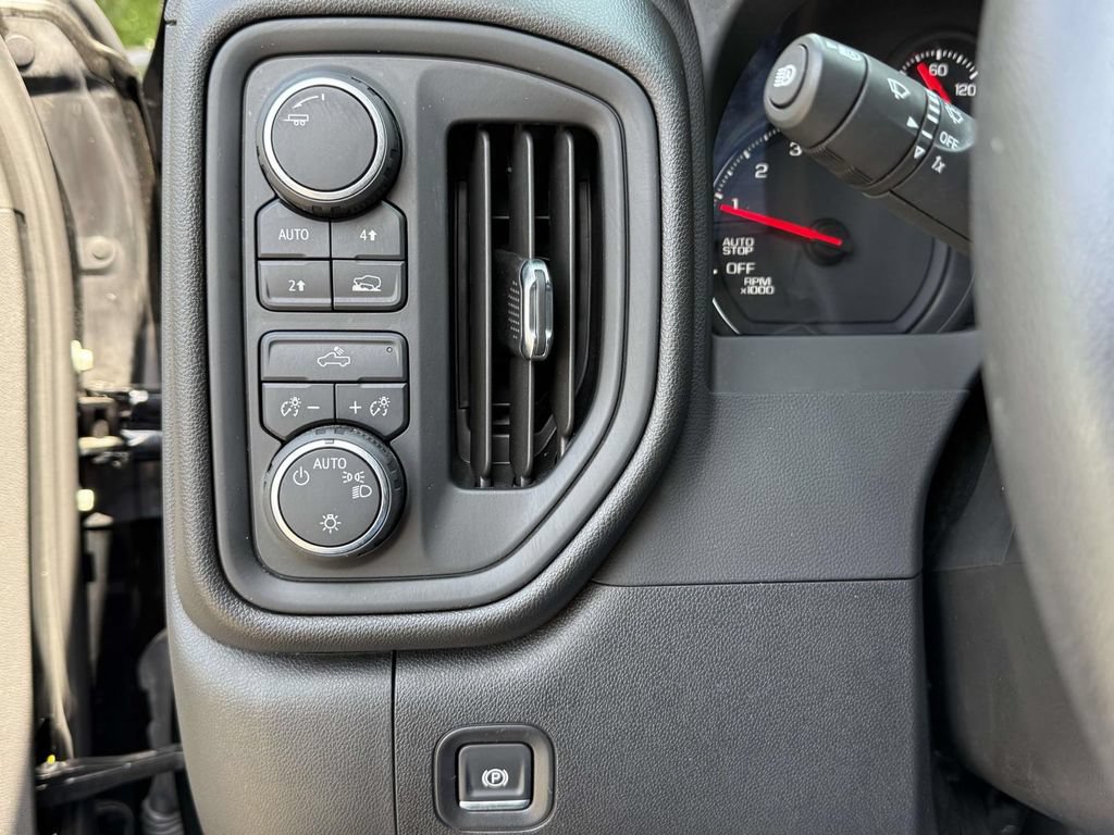 Used 2026 Chevrolet Silverado 1500 Custom AWD/4WD image 24