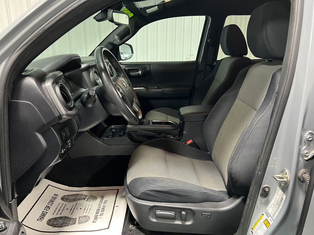 Used 2020 Toyota Tacoma TRD Sport image 5