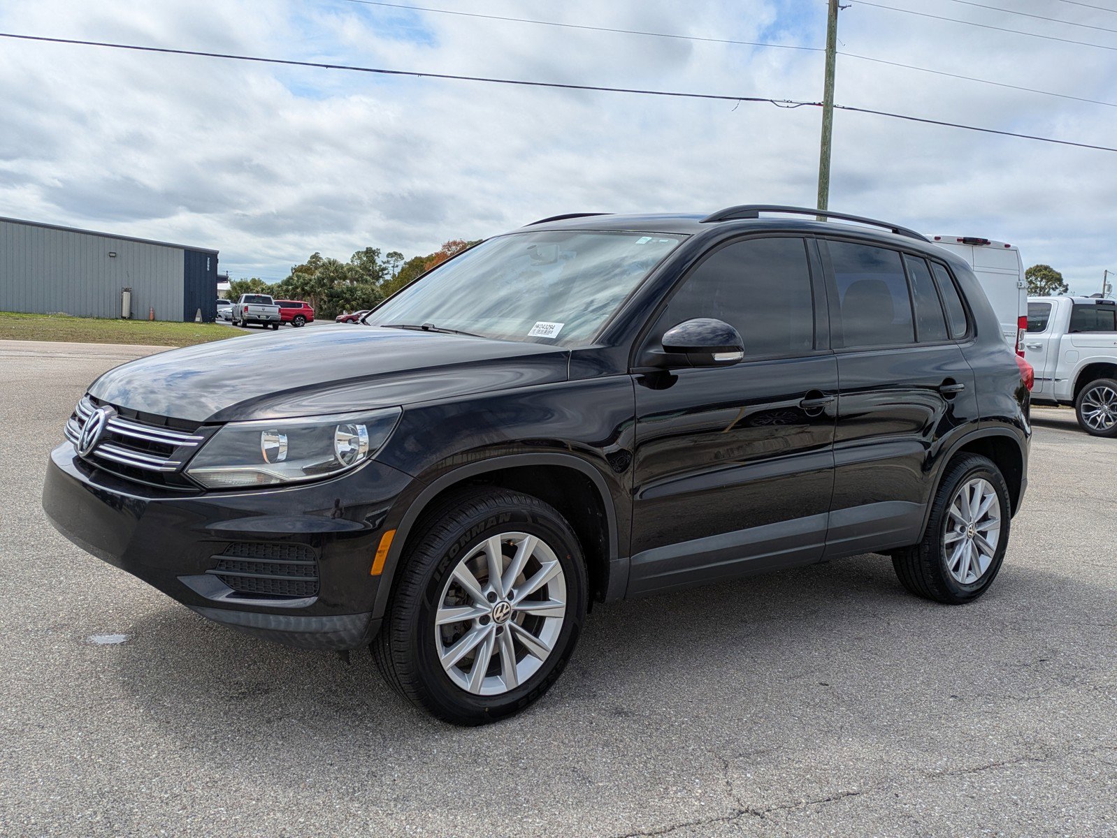 Used 2017 Volkswagen Tiguan S image 6
