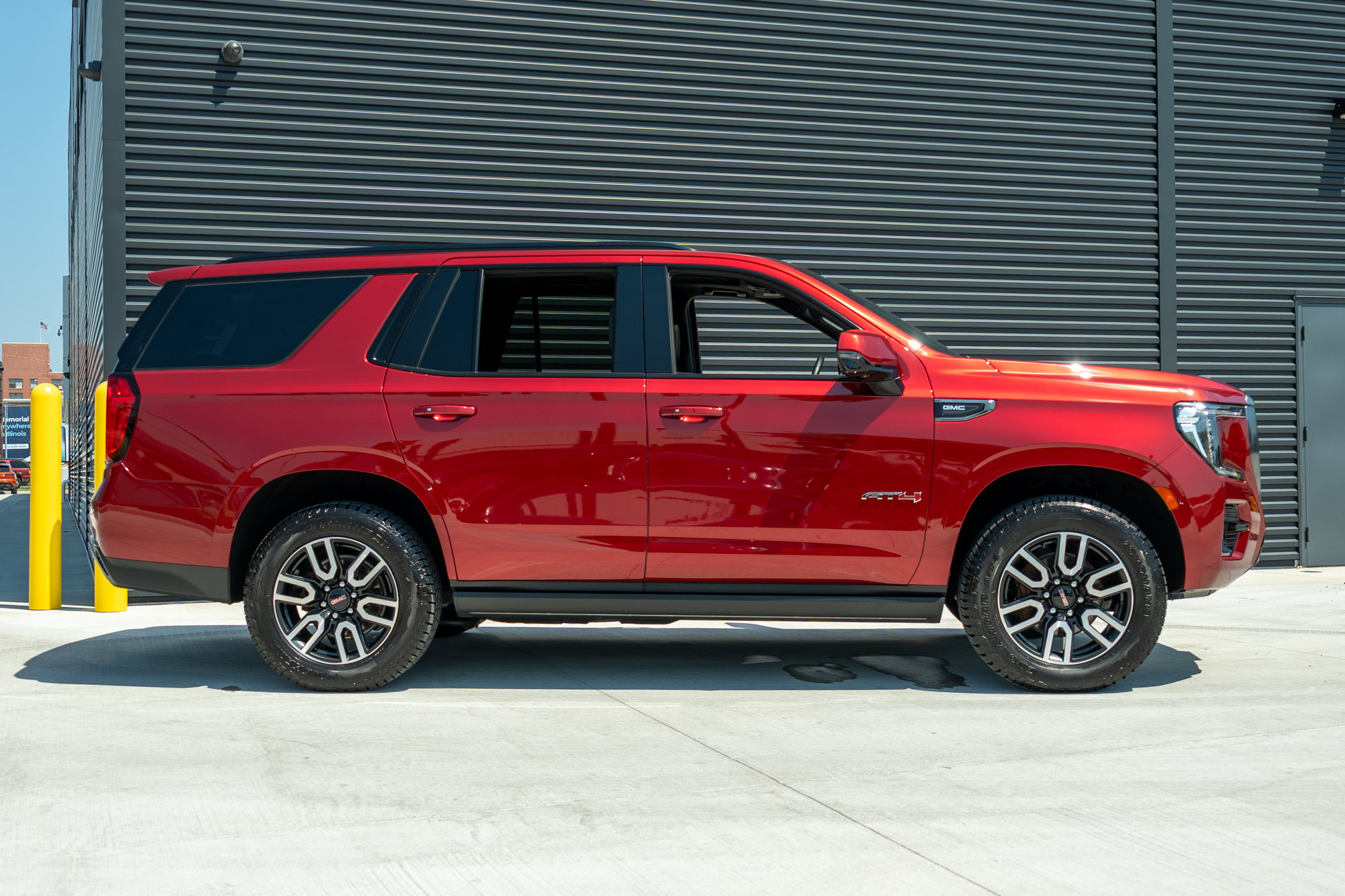 Used 2023 GMC Yukon AT4 w/ AT4 Premium Plus Package AWD/4WD image 4