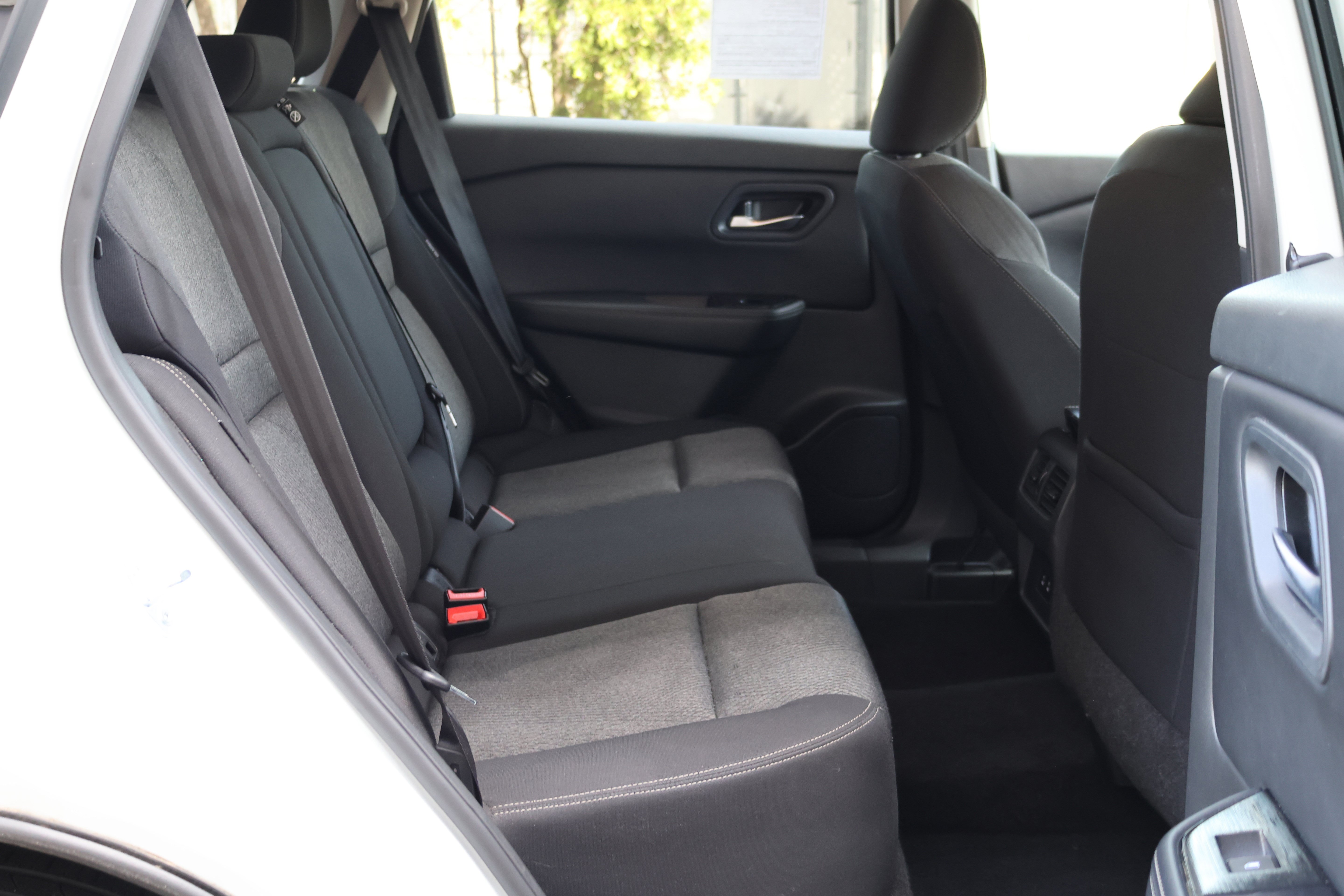 Used 2024 Nissan Rogue SV AWD/4WD image 19