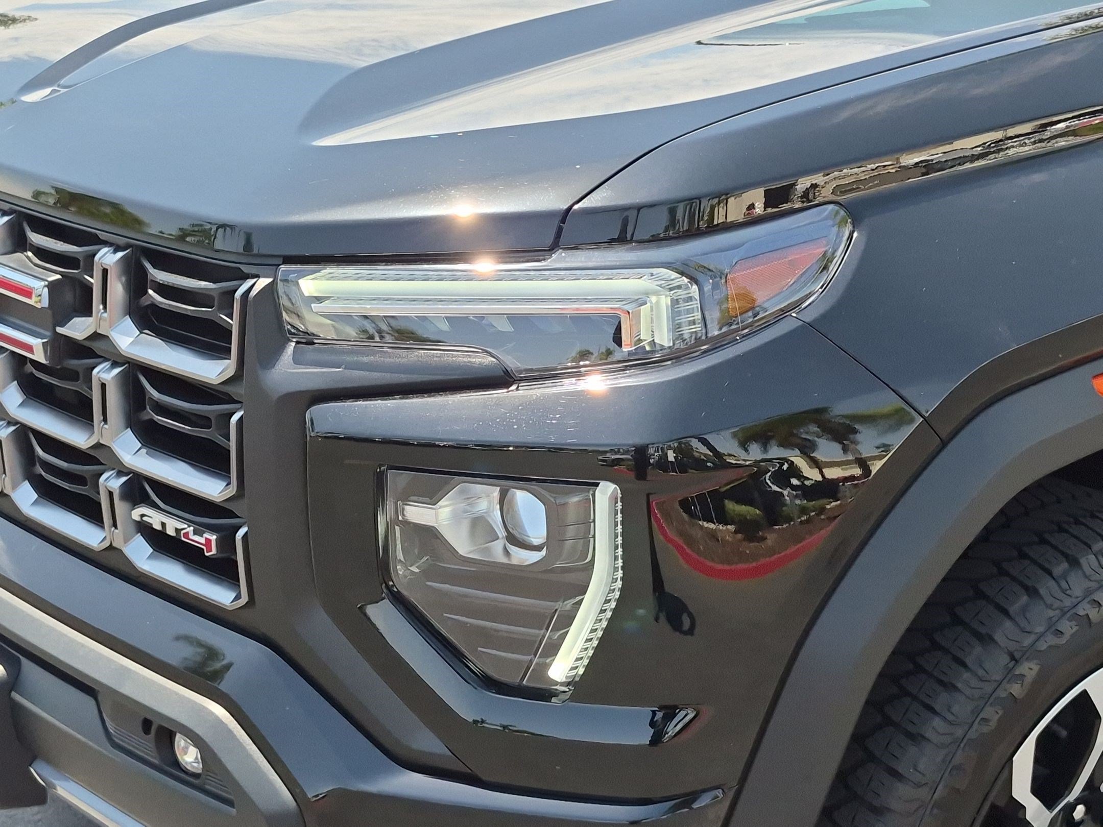 Used 2025 GMC Canyon AT4 w/ Nightfall Edition AWD/4WD image 6
