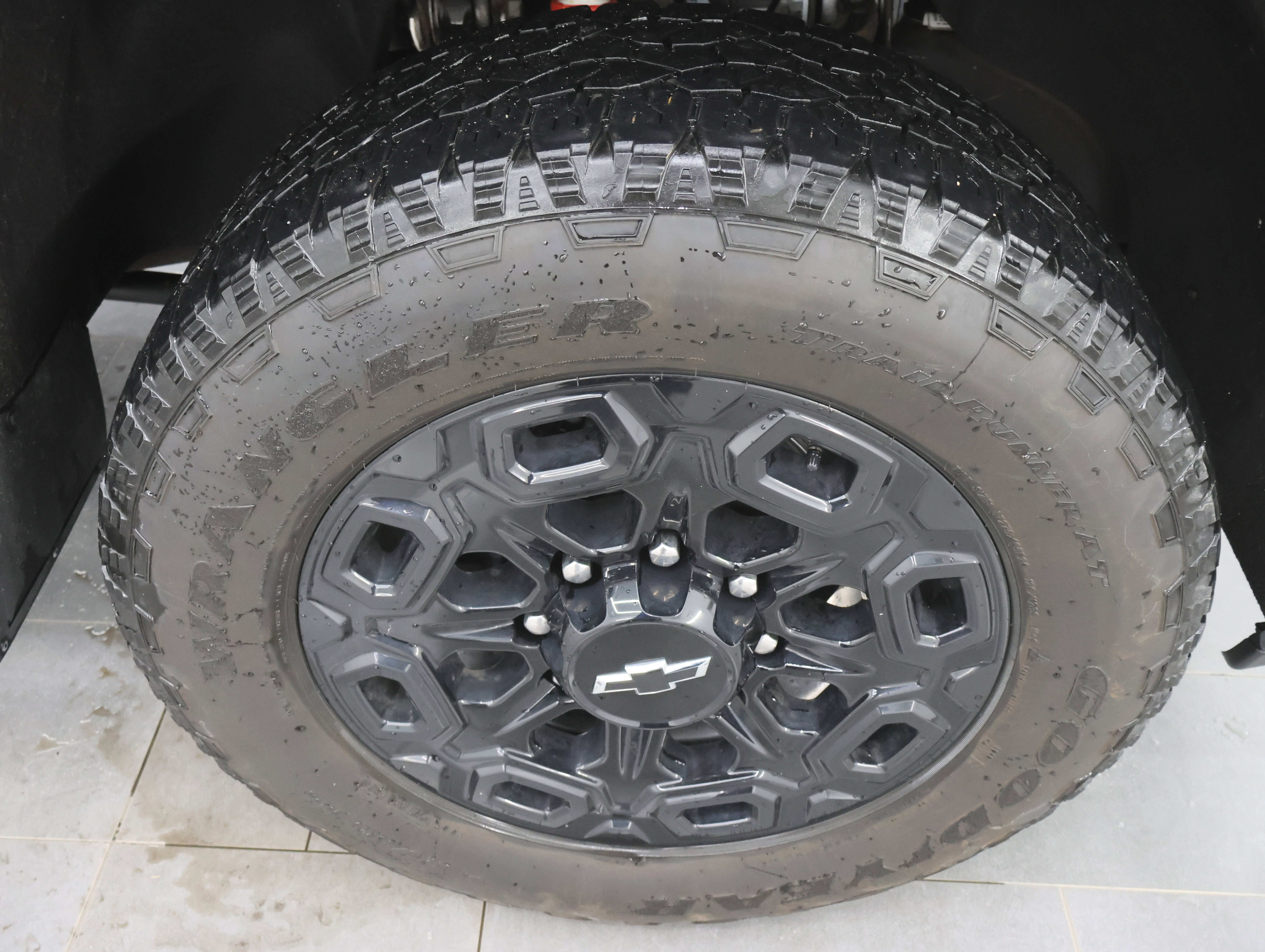 Used 2024 Chevrolet Silverado 2500 LT w/ Midnight Edition image 3