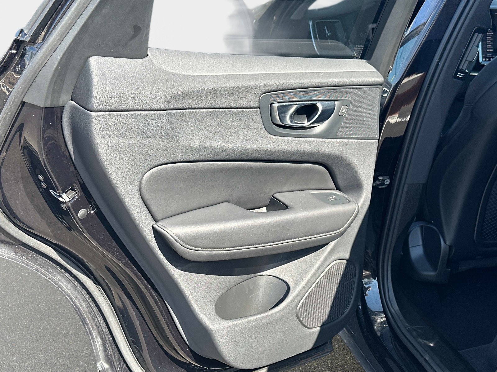 Certified 2025 Volvo XC60 B5 Plus image 12